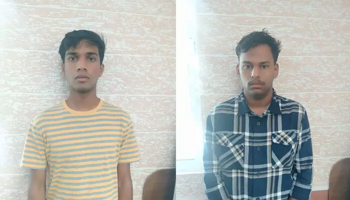 സീനിയര് വിദ്യാര്ത്ഥിനികളുടെ ചിത്രങ്ങള് മോര്ഫ് ചെയ്ത് പ്രചരിപ്പിച്ചു; രണ്ട് എന്ജിനീയറിങ് വിദ്യാര്ത്ഥികള് കളമശ്ശേരിയില് പിടിയില് സീനിയര് വിദ്യാര്ത്ഥിനികളുടെ ചിത്രങ്ങള് മോര്ഫ് ചെയ്ത് പ്രചരിപ്പിച്ചു; രണ്ട് എന്ജിനീയറിങ് വിദ്യാര്ത്ഥികള് കളമശ്ശേരിയില് പിടിയില്