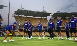 ചെപ്പോക്കിൽ മഞ്ഞുതടയാൻ അമേരിക്കൻ ഡ്യൂ ക്യുർ; ലോകകപ്പിൽ ഇന്ത്യ-സിംബാബ്‌വെ പോരാട്ടത്തിനൊരുങ്ങി ചെന്നൈ; ഗ്രൗണ്ടിൽ രാസമിശ്രിതം തളിച്ചു