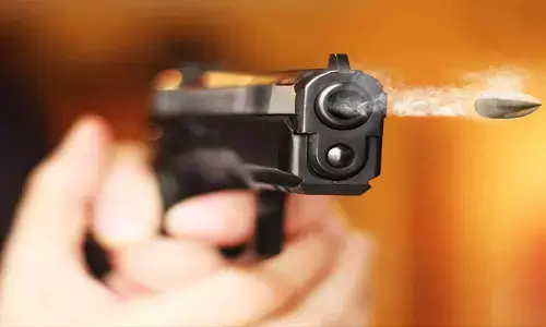 പാക് അതിര്‍ത്തിക്ക് സമീപം പോലിസുകാരെ കൊലപ്പെടുത്തിയ സംഭവം;  പ്രതികളിലൊരാളെ വെടിവെച്ചു കൊന്നു; ഒരാള്‍ കസ്റ്റഡിയില്‍: കടന്നു കളഞ്ഞ മറ്റൊരാള്‍ക്കായി തിരച്ചില്‍