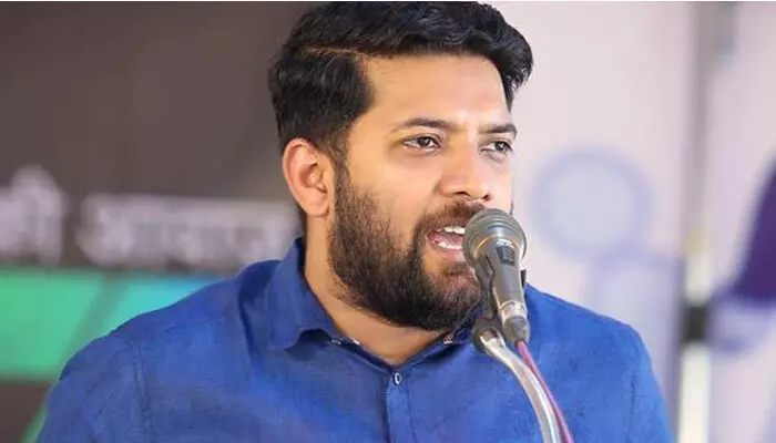 ബിതുല് ബാലന്റെ വീടിനു നേരെ സിപിഎം ബോംബെറിഞ്ഞത് മുഖ്യമന്ത്രിയുടെ രക്ഷാപ്രവര്ത്തനത്തിന്റെ ഭാഗമോ? ബിതുലിന്റെ വീട് അന്വേഷിച്ചുള്ള ഡിവൈഎഫ്ഐ പ്രവര്ത്തകരുടെ വാട്സാപ് ചാറ്റുകള് പുറത്തുവിട്ട് ഷാഫി പറമ്പില്; സിസി ടിവി ദൃശ്യങ്ങളും പുറത്ത്; മുന്കൂട്ടി ആസൂത്രണം ചെയ്ത ആക്രമണമെന്നും എംപി ബിതുല് ബാലന്റെ വീടിനു നേരെ സിപിഎം ബോംബെറിഞ്ഞത് മുഖ്യമന്ത്രിയുടെ രക്ഷാപ്രവര്ത്തനത്തിന്റെ ഭാഗമോ? ബിതുലിന്റെ വീട് അന്വേഷിച്ചുള്ള ഡിവൈഎഫ്ഐ പ്രവര്ത്തകരുടെ വാട്സാപ് ചാറ്റുകള് പുറത്തുവിട്ട് ഷാഫി പറമ്പില്; സിസി ടിവി ദൃശ്യങ്ങളും പുറത്ത്; മുന്കൂട്ടി ആസൂത്രണം ചെയ്ത ആക്രമണമെന്നും എംപി