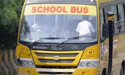 ചെറുക്കൻ..പിൻസീറ്റിൽ ഇരുന്ന് ഉറങ്ങിപ്പോയി; അതും സ്കൂളിലേക്കുള്ള യാത്രയ്ക്കിടെ; ഒടുവിൽ സ്കൂൾ ബസിൽ കുടുങ്ങിയ അഞ്ചു വയസ്സുകാരന് രക്ഷ ചെറുക്കൻ..പിൻസീറ്റിൽ ഇരുന്ന് ഉറങ്ങിപ്പോയി; അതും സ്കൂളിലേക്കുള്ള യാത്രയ്ക്കിടെ; ഒടുവിൽ സ്കൂൾ ബസിൽ കുടുങ്ങിയ അഞ്ചു വയസ്സുകാരന് രക്ഷ