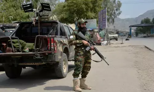 പാകിസ്താന്‍ സൈന്യത്തിന്റെ 15 സുരക്ഷാ പോസ്റ്റുകള്‍ പിടിച്ചെടുത്തു; നിരവധി പാക് സൈനികരെ വധിച്ചതായി റിപ്പോര്‍ട്ട്: പാക് അതിര്‍ത്തിയില്‍ വന്‍ സൈനിക നീക്കം ആരംഭിച്ച് താലിബാന്‍