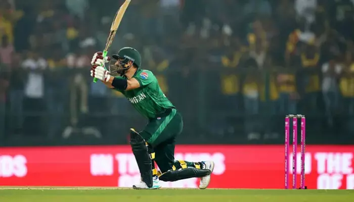 നിര്ണായക മത്സരത്തില് ലങ്കയ്ക്കെതിരേ പാക്കിസ്ഥാന് ബാറ്റിങ്; പല്ലേക്കല്ലെയില് പവര്പ്ലേയില് സൂപ്പര് പവറായി ഫര്ഹാനും ഫഖര് സമാനും; സെമി ഉറപ്പിക്കാന് 65 റണ്സ് ജയം അനിവാര്യം; കൂറ്റന് വിജയലക്ഷ്യം ഉയര്ത്താന് സല്മാന് ആഗയും സംഘവും നിര്ണായക മത്സരത്തില് ലങ്കയ്ക്കെതിരേ പാക്കിസ്ഥാന് ബാറ്റിങ്; പല്ലേക്കല്ലെയില് പവര്പ്ലേയില് സൂപ്പര് പവറായി ഫര്ഹാനും ഫഖര് സമാനും; സെമി ഉറപ്പിക്കാന് 65 റണ്സ് ജയം അനിവാര്യം; കൂറ്റന് വിജയലക്ഷ്യം ഉയര്ത്താന് സല്മാന് ആഗയും സംഘവും