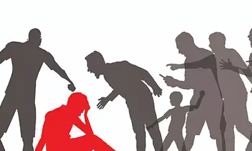 ബംഗാളിലെ എസ്‌ഐആര്‍ ഡ്യൂട്ടിക്കിടെ രണ്ട് ഉദ്യോഗസ്ഥര്‍ വഴി തെറ്റി ഒഡീഷയിലെത്തി; പിള്ളേരെ പിടുത്തക്കാരെന്ന് സംശയിച്ച്  നാട്ടുകാര്‍ വളഞ്ഞിട്ട് തല്ലി