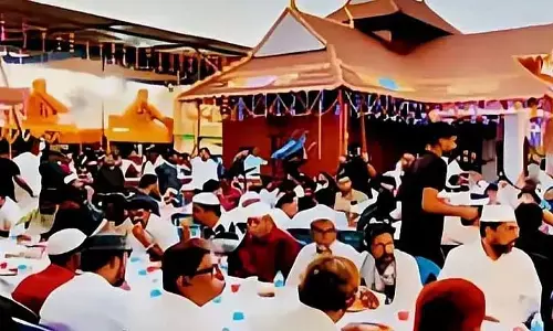 ഇതാണ് കേരളം; കാസര്‍കോട്ട് ക്ഷേത്രമുറ്റത്ത് ഇഫ്താര്‍ വിരുന്നൊരുക്കി ക്ഷേത്ര കമ്മറ്റി; നോമ്പുതുറയില്‍ പങ്കാളികളായി നൂറുകണക്കിന് ആളുകള്‍