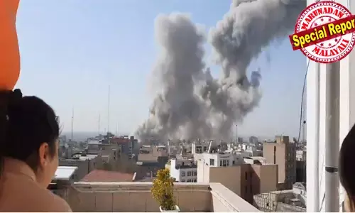 എന്റെ ദൈവമേ അവര്‍ അടിച്ചു തകര്‍ത്തു! പരമോന്നത നേതാവിന്റെ കൊട്ടാരം ചാരമായി; ഖമനേയിയുടെ ഓഫീസിന് മുകളില്‍ പുകച്ചുരുളുകള്‍; അവിശ്വസനീയതയോടെ പൊട്ടിച്ചിരിച്ച് ടെഹ്റാനിലെ സ്ത്രീകള്‍; ഭരണം ഏറ്റെടുക്കാനുള്ള ട്രംപിന്റെ ആഹ്വാനത്തോട് ഇറാന്‍ ജനത അനുകൂലമായി പ്രതികരിക്കുന്നോ?