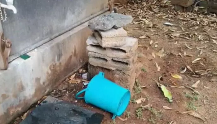 ഒന്നും നോക്കാതെ വീടിനുള്ളിൽ കയറി പണം അടിച്ചുമാറ്റി; മുഖത്ത് മുളകുപൊടി വിതറി മാല പൊട്ടിച്ച് മുങ്ങി; വീട്ടമ്മയ്ക്ക് പരിക്ക് ഒന്നും നോക്കാതെ വീടിനുള്ളിൽ കയറി പണം അടിച്ചുമാറ്റി; മുഖത്ത് മുളകുപൊടി വിതറി മാല പൊട്ടിച്ച് മുങ്ങി; വീട്ടമ്മയ്ക്ക് പരിക്ക്