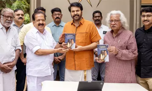 രമേശ് ചെന്നിത്തല രചിച്ച ഗാന്ധിഗ്രാമങ്ങളിലൂടെ; പ്രകാശനം ചെയ്ത് മമ്മൂട്ടിയും അടൂര് ഗോപാലകൃഷ്ണനും രമേശ് ചെന്നിത്തല രചിച്ച ഗാന്ധിഗ്രാമങ്ങളിലൂടെ; പ്രകാശനം ചെയ്ത് മമ്മൂട്ടിയും അടൂര് ഗോപാലകൃഷ്ണനും