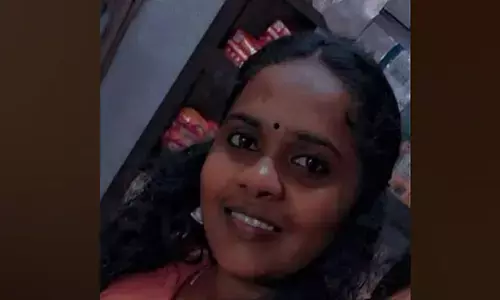 തര്ക്കത്തിനൊടുവില് ഭാര്യയെ ഷാള് മുറുക്കി കൊന്നു; ഭര്ത്താവിനായി തിരച്ചില് തര്ക്കത്തിനൊടുവില് ഭാര്യയെ ഷാള് മുറുക്കി കൊന്നു; ഭര്ത്താവിനായി തിരച്ചില്