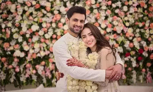 ലൈക്കിനും ഷെയറിനും അപ്പുറത്ത് ജീവിതങ്ങളുണ്ട്, മകനെ ഓർത്തെങ്കിലും ഇത് നിർത്തണം; മൂന്നാം വിവാഹവാർത്തകളിൽ പ്രതികരിച്ച് ഷുഹൈബ് മാലിക്; നിയമനടപടി സ്വീകരിക്കുമെന്നും താരം