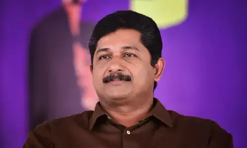 ആകാശം പോർവിമാനങ്ങൾ കൊണ്ട് നിറയുന്നു, ഭൂമി മൃതശരീരങ്ങൾ കൊണ്ടും; യുദ്ധവെറിക്കെതിരെ പൊരുതാൻ ആഹ്വാനം ചെയ്ത് എം. സ്വരാജ്; സാമ്രാജ്യത്വം ലജ്ജിക്കട്ടെയെന്നും കുറിപ്പ്