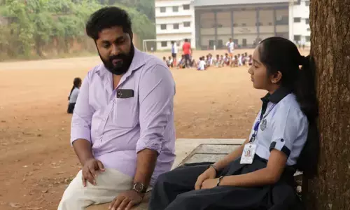 ധ്യാൻ ശ്രീനിവാസനും മീര വാസുദേവും ഒന്നിക്കുന്ന ഫാമിലി എന്റർടെയ്നർ; രാജേഷ് അമനകര ഒരുക്കുന്ന  കല്യാണമരം; ചിത്രത്തിന്റെ ഫസ്റ്റ് ലുക്ക് പോസ്റ്റർ പുറത്ത്