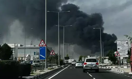 ഗൾഫിൽ ഇറാൻ ആക്രമണം; തൃശൂർ സ്വദേശിക്ക് പരിക്ക്; കപ്പൽ ക്യാപ്റ്റനടക്കം രണ്ട് ഇന്ത്യക്കാരെ കാണാതായി; ഒമാനിൽ ഡ്രോൺ ആക്രമണത്തിൽ തകർന്ന എണ്ണക്കപ്പലിൽ തിരച്ചിൽ തുടരുന്നു