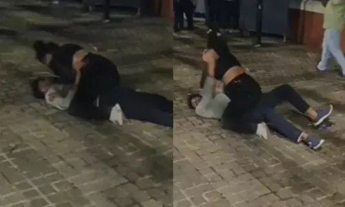 മാനവീയം വീഥിയില്‍ ആളുകള്‍ക്കിടയില്‍ കിടന്ന് അടികൂടി യുവാവും യുവതിയും; യുവാവിനെ നിലത്തിട്ടിടിച്ച് യുവതി: കേസെടുത്ത് പോലിസ്