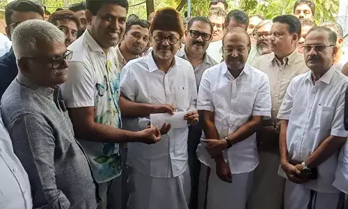 വിദ്യാഭ്യാസ പ്രവര്‍ത്തകന്‍ ബാബ അലക്സാണ്ടര്‍ മുസ്ലിം ലീഗില്‍ ചേര്‍ന്നു; സാദിഖലി തങ്ങളില്‍ നിന്നും അംഗത്വം സ്വീകരിച്ചു; സ്‌പോക്കണ്‍ ഇംഗ്ലീഷ് ക്ലാസില്‍ വേള്‍ഡ് റെക്കോഡ് ജേതാവും എന്‍.സി.ഡി.സി സ്ഥാപകനും