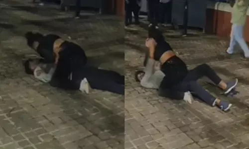 മാനവീയത്തിലെ പരിചയം പ്രണയമായി; കാമുകന് മറ്റൊരു ബന്ധമുണ്ടെന്നറിഞ്ഞതോടെ കൺട്രോൾ പോയി; മദ്യപിച്ചെത്തി വാക്കുതർക്കം, പിന്നാലെ തമ്മിലടി; നടുറോഡിൽ ഏറ്റുമുട്ടിയത് നെടുമങ്ങാടുകാരനായ പട്ടാളക്കാരനും കാമുകിയായ കൊച്ചിക്കാരിയും; പരാതിയില്ലെങ്കിലും മ്യൂസിയം പൊലീസ് വിടില്ല