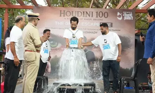 മാനവീയം വീഥിയെ ആവേശത്തിന്റെ മുള്‍മുനയില്‍ നിര്‍ത്തി മില്‍ക് ക്യാന്‍ എസ്‌കേപ്പ് ആക്ട്