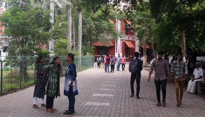 മൂന്നുവര്‍ഷ ബിരുദത്തിന് ഈ മാസം അവസാനമാകും; നാലു വര്‍ഷ ബിരുദത്തിനുള്ള ഏകികൃത അക്കാദമിക് കലണ്ടര്‍ പുറത്തിറക്കി