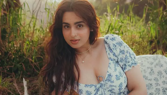 എല്ലാം പുരുഷന്മാരുടെ തമാശകളെന്ന് ഉറപ്പ്, ഏതു നേരവും പരിഹസിച്ചു ചിരിക്കുന്നത് അത്ര രസകരമല്ല; ആർത്തവ ദിനങ്ങളിലെ ഷൂട്ടിങ്ങിനെപ്പറ്റി പറഞ്ഞത് നാഷണൽ ജോക്കായി; മറുപടിയുമായി അയേഷ ഖാൻ