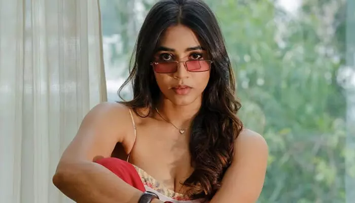 അഭിനേതാക്കൾ വെറും വസ്തുക്കളല്ല, ദേഹത്തേക്കുള്ള സൂമും അനാവശ്യ ആംഗിളുകളും സഹിക്കില്ല; അന്തസ്സിന് മേലുള്ള കടന്നുകയറ്റമെന്ന് സപ്തമി ഗൗഡ; പാപ്പരാസികൾക്കെതിരെ പൊട്ടിത്തെറിച്ച് കാന്താര നായിക അഭിനേതാക്കൾ വെറും വസ്തുക്കളല്ല, ദേഹത്തേക്കുള്ള സൂമും അനാവശ്യ ആംഗിളുകളും സഹിക്കില്ല; അന്തസ്സിന് മേലുള്ള കടന്നുകയറ്റമെന്ന് സപ്തമി ഗൗഡ; പാപ്പരാസികൾക്കെതിരെ പൊട്ടിത്തെറിച്ച് കാന്താര നായിക