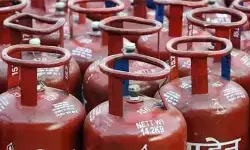 പശ്ചിമേഷ്യന് യുദ്ധം: ഇന്ത്യയില് എല്പിജി വിതരണത്തിന് നിയന്ത്രണം വന്നേക്കാം. ഹോര്മുസ് കടലിടുക്കിലെ തടസ്സം ഇന്ധന ഇറക്കുമതിയെ ബാധിക്കുന്നു; കേന്ദ്ര സര്ക്കാര് അടിയന്തര നടപടികളിലേക്ക്. പശ്ചിമേഷ്യന് യുദ്ധം: ഇന്ത്യയില് എല്പിജി വിതരണത്തിന് നിയന്ത്രണം വന്നേക്കാം. ഹോര്മുസ് കടലിടുക്കിലെ തടസ്സം ഇന്ധന ഇറക്കുമതിയെ ബാധിക്കുന്നു; കേന്ദ്ര സര്ക്കാര് അടിയന്തര നടപടികളിലേക്ക്.