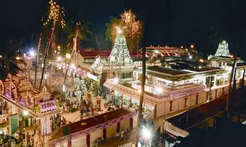 അനന്തപുരി ഒരുങ്ങി;  കോടി പുണ്യം തേടി ആറ്റുകാല്‍ അമ്മയ്ക്ക് ഭക്തലക്ഷങ്ങള്‍ ഇന്ന് പൊങ്കാലയര്‍പ്പിക്കും:  പൊങ്കാല അടുപ്പ് വെട്ട് ചടങ്ങ് 9.45ന്: മേല്‍ശാന്തി അനീഷ് നമ്പൂതിരി ശ്രീകോവിലില്‍ നിന്നും പൊങ്കാല അടുപ്പിലേക്ക് തീ പകരും