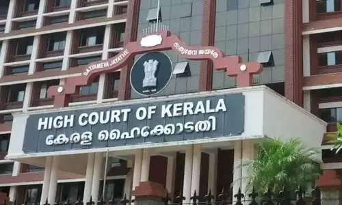 അന്തസ്സും ആത്മാഭിമാനവും വ്യക്തിത്വവും സ്ത്രീക്ക് മാത്രമല്ല പുരുഷനും ഉണ്ട്; കാമുകനില്‍ പിറന്ന കുട്ടിയുടെ ജനനസര്‍ട്ടിഫിക്കറ്റിലെ പിതാവിന്റെ പേരുമാറ്റാന്‍ അനുവാദം നല്‍കി ഹൈക്കോടതി