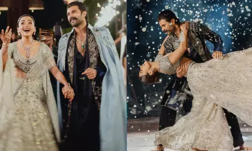 ചിരിച്ചു ചിരിച്ച് കണ്ണിൽനിന്ന് വെള്ളം വന്നു, കാലു വേദനിക്കും വരെ ഡാൻസ്; സിൽവർ ലഹങ്കയിൽ രശ്മിക മന്ദാന, റോയൽ ബ്ലൂ ഷെർവാണിയിൽ ദേവരകൊണ്ട; വൈറലായി സംഗീത് ആഘോഷത്തിന്റെ ചിത്രങ്ങൾ