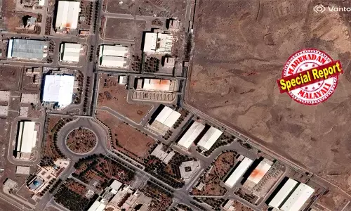 ആണവകേന്ദ്രങ്ങള് ലക്ഷ്യമിട്ട് മിസൈല് പ്രഹരം! ഇറാന്റെ ചങ്കിടിപ്പിച്ച് നതാന്സില് നാശനഷ്ടം; സ്ഥിരീകരിച്ച് ഐ എ ഇ എ; ടെഹ്റാനിലെ ലോക പൈതൃക കേന്ദ്രമായ ഗോലെസ്താന് കൊട്ടാരത്തിനും കേടുപാട്; തകര്ന്നടിഞ്ഞ് 150-ലേറെ നഗരങ്ങള്; 787 മരണം; യൂറോപ്യന് രാജ്യങ്ങള്ക്കും ഇറാന്റെ യുദ്ധമുന്നറിയിപ്പ് ആണവകേന്ദ്രങ്ങള് ലക്ഷ്യമിട്ട് മിസൈല് പ്രഹരം! ഇറാന്റെ ചങ്കിടിപ്പിച്ച് നതാന്സില് നാശനഷ്ടം; സ്ഥിരീകരിച്ച് ഐ എ ഇ എ; ടെഹ്റാനിലെ ലോക പൈതൃക കേന്ദ്രമായ ഗോലെസ്താന് കൊട്ടാരത്തിനും കേടുപാട്; തകര്ന്നടിഞ്ഞ് 150-ലേറെ നഗരങ്ങള്; 787 മരണം; യൂറോപ്യന് രാജ്യങ്ങള്ക്കും ഇറാന്റെ യുദ്ധമുന്നറിയിപ്പ്