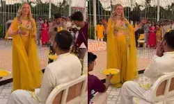 പൂക്കൾ വിതറി കൊണ്ട് നടന്നുവരുന്ന നവവധു; പെട്ടെന്ന് എല്ലാവരെയും അമ്പരിപ്പിച്ച് ഒരു പ്രവൃത്തി; നാണിച്ച് തലതാഴ്ത്തി യുവാവ്; സ്നേഹമുള്ളവർക്ക് മാത്രമേ ഇങ്ങനെ ചെയ്യാൻ പറ്റൂ..എന്ന് സോഷ്യൽ മീഡിയ