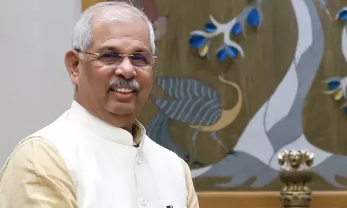 മലയാള ഭാഷാ ബില്ലില്‍ ഗവര്‍ണര്‍ ഒപ്പിട്ടു; കോടതി ഉത്തരവുകള്‍ മുതല്‍ സര്‍ക്കാര്‍ ഉത്തരവുകള്‍ വരെ ഇനി മലയാളത്തില്‍; ഒന്ന് മുതല്‍ പത്ത് വരെയുള്ള ക്ലാസുകളില്‍ മലയാളം പഠനം നിര്‍ബന്ധമാക്കും