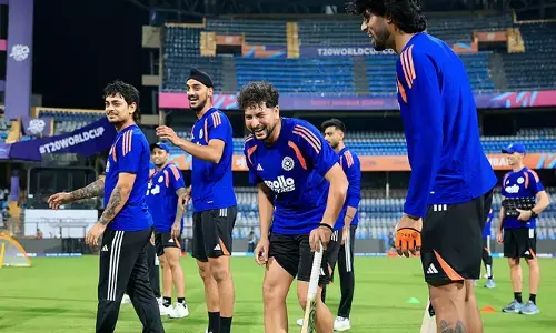 ചന്ദ്രഗ്രഹണം അശുഭകരം, പരിശീലന സെഷൻ വൈകി; ഇന്ത്യൻ താരങ്ങൾ വാങ്കഡെയിൽ ഇറങ്ങിയത് ഒന്നര മണിക്കൂർ വൈകി