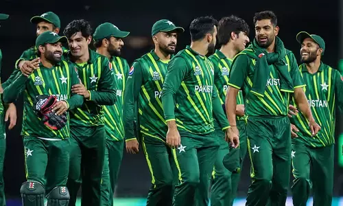 ബാബര്‍ അസം പുറത്ത്;  മുഹമ്മദ് റിസ്വാന്‍ തിരിച്ചെത്തി;  ആറു പുതുമുഖങ്ങള്‍;  ഫര്‍ഹാന്‍ ഇനി ഏകദിനവും കളിക്കും;  പരിശീലക സ്ഥാനത്തേയ്ക്ക് സര്‍ഫറാസ് അഹമ്മദ്; ട്വന്റി 20 ലോകകപ്പില്‍ നാണംകെട്ട് പുറത്തായതോടെ മുഖം മിനുക്കി പാക്കിസ്ഥാന്‍; ബംഗ്ലാദേശിനെതിരായ ഏകദിന പരമ്പരയ്ക്കുള്ള ടീമിനെ പ്രഖ്യാപിച്ച് പിസിബി