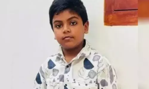 ഓട്ടോയിൽ നിന്നിറങ്ങി റോഡ് മുറിച്ചു കടക്കുന്നതിനിടെ ജീവനെടുത്ത് അപകടം; സ്‌കൂൾ വാനിടിച്ച് ആറാംക്ലാസുകാരന് ദാരുണാന്ത്യം; റിസ്‌വാന്റെ വിയോഗത്തിൽ നെഞ്ചുലഞ്ഞ് നാട്