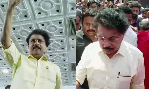 പശ്ചാത്തലത്തില്‍ വി എസും ഇഎംഎസും കൊടിയേരിയും എകെജിയും; മുദ്രാവാക്യം വിളികളുമായി മണ്ണാര്‍ക്കാടിലെയും ചിറ്റൂരിലെയും വടക്കഞ്ചേരിയിലെയും സഖാക്കള്‍;  സിപിഎം വിമത കണ്‍വെന്‍ഷനിലേക്ക് പി കെ ശശിയുടെ മാസ് എന്‍ട്രി; പാര്‍ട്ടിയുമായി ഇടഞ്ഞ ശശി ഒറ്റപ്പാലത്ത് പോരിനിറങ്ങുമോ?  പാലക്കാടും സിപിഎമ്മിന് ആശങ്കകള്‍