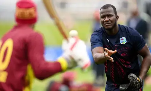 എനിക്ക് വീട്ടില്‍ പോകണം എന്ന് എക്‌സില്‍ ഡാരന്‍ സമി; ലോകകപ്പില്‍ നിന്നും പുറത്തായിട്ടും ഇന്ത്യയില്‍ നിന്നും മടങ്ങാനാകാതെ വിന്‍ഡീസ് താരങ്ങള്‍; സിംബാബ്വെ ടീമും ഇന്ത്യയില്‍; പശ്ചിമേഷ്യ യുദ്ധഭീതിയില്‍ വലഞ്ഞ് കായിക ലോകവും