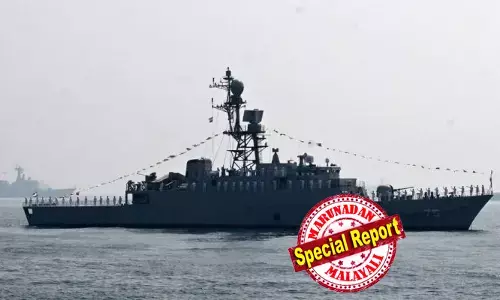 ഇന്ത്യയില്‍ നിന്ന് മടങ്ങിയ ആദ്യ യുദ്ധക്കപ്പല്‍ തകര്‍ത്തു; ഇറാന്റെ അടുത്ത കപ്പലും  ലക്ഷ്യമിട്ട് യുഎസ്; കടലിനടിയില്‍ പതിയിരുന്ന് അമേരിക്കന്‍ അന്തര്‍വാഹിനി; ലങ്കന്‍ മണ്ണില്‍ അഭയം തേടി സന്ദേശം അയച്ച് ഇറാന്‍ നാവികര്‍;  നൂറോളം ജീവനുകള്‍ മുള്‍മുനയില്‍; കപ്പലിലുള്ളവരുടെ ജീവന്‍ രക്ഷിക്കാന്‍ സാധ്യമായതെല്ലാം ചെയ്യുമെന്ന് ശ്രീലങ്കന്‍ മന്ത്രി