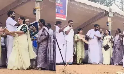 പുതുപ്പള്ളി ഫെസ്റ്റ് സാരിവിതരണം തമിഴ്നാട് മോഡലില്‍ വോട്ടര്‍മാരെ കബളിപ്പിക്കാനുള്ള നീക്കം; ചാണ്ടി ഉമ്മനെ വിമര്‍ശിച്ച് സിപിഎം