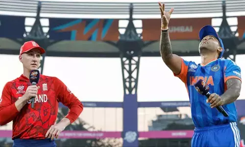 ഇന്ത്യക്ക് ടോസ് നഷ്ടം; വാങ്കഡെയിൽ ടോസ് നേടി ബൗളിംഗ് തിരഞ്ഞെടുത്തു ബ്രൂക്ക്; ഇംഗ്ലണ്ടിനെ പൂട്ടാൻ സൂര്യയും സംഘവും; മാറ്റമില്ലാതെ നീലപ്പട; തുടർച്ചയായ മൂന്നാം സെമിയിൽ ഇന്ത്യയും ഇംഗ്ലണ്ടും നേർക്കുനേർ