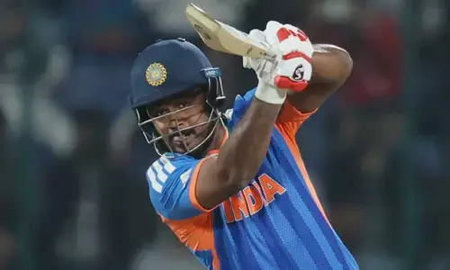 വാംഖഡയില്‍ ആഞ്ഞടിച്ചു സഞ്ജു സാംസണ്‍; പവര്‍ഫുള്‍ ഷോട്ടുകളുമായി കളം നിറഞ്ഞ മലയാളി താരം അര്‍ദ്ധ സെഞ്ച്വറി പിന്നിട്ടു; ആര്‍ച്ചറെ അടിച്ചു പരത്തിയ തുടക്കത്തിന് പിന്നാലെ ആളിക്കത്തി; ഉറച്ച പിന്തുണയുമായി ഇഷാന്‍ കിഷനും;  ടി20 ലോകകപ്പ് സെമി ഫൈനലില്‍ ഇന്ത്യ മികച്ച സ്‌കോറിലേക്ക്