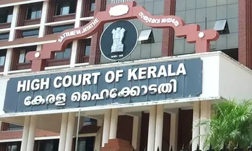 നോട്ട് എഴുതാത്തതിന് അടിച്ചു; വിവരം അമ്മയോട് പറഞ്ഞു; അധ്യാപികമാരെ കേസില്‍ കുടുക്കി പത്താംക്ലാസുകാരന്‍: റദ്ദാക്കി ഹൈക്കോടതി