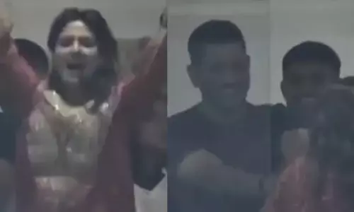 സാം കറന്റെ ബാറ്റില്‍ തട്ടിയ പന്ത് ബുമ്രയുടെ കൈകളിലേക്ക്;  ക്യാച്ചാണെന്ന് കരുതി തുള്ളിച്ചാടി സാക്ഷി; അത് ഔട്ടല്ല അവിടെ ഇരിക്കൂവെന്ന് ധോനി; വീഡിയോ വന്‍ വൈറല്‍