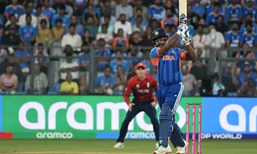 ഫുട്വര്‍ക്ക് എവിടെ സഞ്ജു? അന്ന് രൂക്ഷ വിമര്‍ശനം; ഇന്ന് പ്രശംസിച്ചത് ഇത്രയും ശുദ്ധമായ ബാറ്റിംഗ് പ്രകടനം അധികം കാണാന്‍ കിട്ടില്ലെന്ന്;  കൊല്‍ക്കത്തയില്‍ കണ്ട മികവ് വാംഖെഡയിലും ആവര്‍ത്തിച്ചുവെന്ന് സുനില്‍ ഗവാസ്‌കര്‍