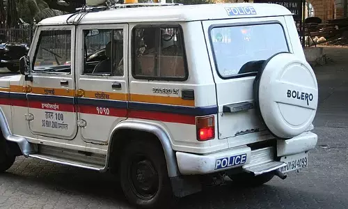 രണ്ട് വിദ്യാര്‍ത്ഥികളെ ഭീകര പ്രവര്‍ത്തനങ്ങള്‍ക്കായി വിദേശത്തേക്ക് കടത്താന്‍ ശ്രമം;  ഫോണില്‍ പാക്ക് ഭീകരന്മാരുടെ സന്ദേശങ്ങള്‍; എഞ്ചിനീയറിംഗ് വിദ്യാര്‍ത്ഥി മുംബൈയില്‍ അറസ്റ്റില്‍