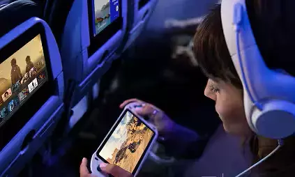 ഹെഡ്ഫോണ്‍ ധരിച്ചില്ലെങ്കില്‍ യുണൈറ്റഡ് എയര്‍ലൈന്‍സില്‍ വിലക്ക്