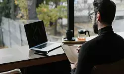 കോളേജ് കാലഘട്ടം മുഴുവൻ വൈബ് ആയിരുന്നു; പക്ഷെ എല്ലാം കഴിഞ്ഞ് ജോലി കിട്ടിയപ്പോൾ എന്തൊക്കെയോ മിസ് ചെയ്യുന്നു; ചർച്ചയായി കുറിപ്പ്