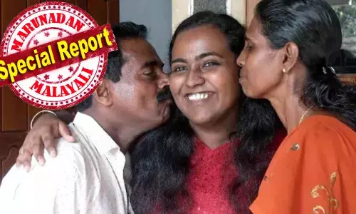 മകളെ പഠിപ്പിക്കാന്‍ സൈക്കിളില്‍ കിലോമീറ്ററുകള്‍ താണ്ടി അച്ഛന്റെ കൂലിപ്പണി; പട്ടിണിയും പരിഭവവും തളര്‍ത്താത്ത പോരാട്ടം; തിരുവനന്തപുരത്തെ നരുവാമൂട്ടില്‍ നിന്നും ഐഎഫ്എസിന്റെ തിളക്കത്തിലേക്ക് ശ്രീജ; ഇത് കണ്ണീരില്‍ കുതിര്‍ന്ന വിജയഗാഥ; നരുവാമൂടിലെ ശ്രീജയുടെ കഥ കേട്ട് ഞെട്ടി കേരളം