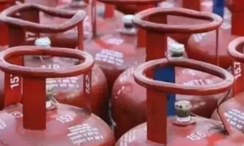 പാചകവാതക വിലവര്‍ധനവിനൊപ്പം നിയന്ത്രണവും; സിലിണ്ടര്‍ ബുക്ക് ചെയ്യാന്‍ 21 ദിവസത്തെ ഇടവേള