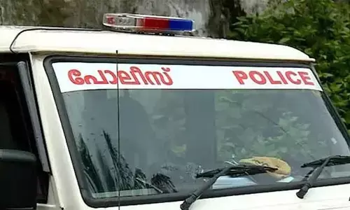 യുവാവിനെ കാറില്‍ തട്ടിക്കൊണ്ടുപേയി മര്‍ദിച്ച് നഗ്‌ന ചിത്രമെടുത്തു; അഞ്ച് പേര്‍ക്കെതിരെ കേസെടുത്തു