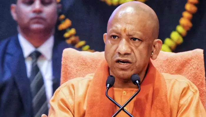 ജനനം മുതല് ബിരുദ പഠനം പൂര്ത്തിയാക്കുന്നത് വരെ ധനസഹായം; പെണ്കുട്ടികള്ക്ക് 25,000 രൂപയുടെ പാക്കേജ്; വന് പ്രഖ്യാപനവുമായി യോഗി ആദിത്യനാഥ് ജനനം മുതല് ബിരുദ പഠനം പൂര്ത്തിയാക്കുന്നത് വരെ ധനസഹായം; പെണ്കുട്ടികള്ക്ക് 25,000 രൂപയുടെ പാക്കേജ്; വന് പ്രഖ്യാപനവുമായി യോഗി ആദിത്യനാഥ്